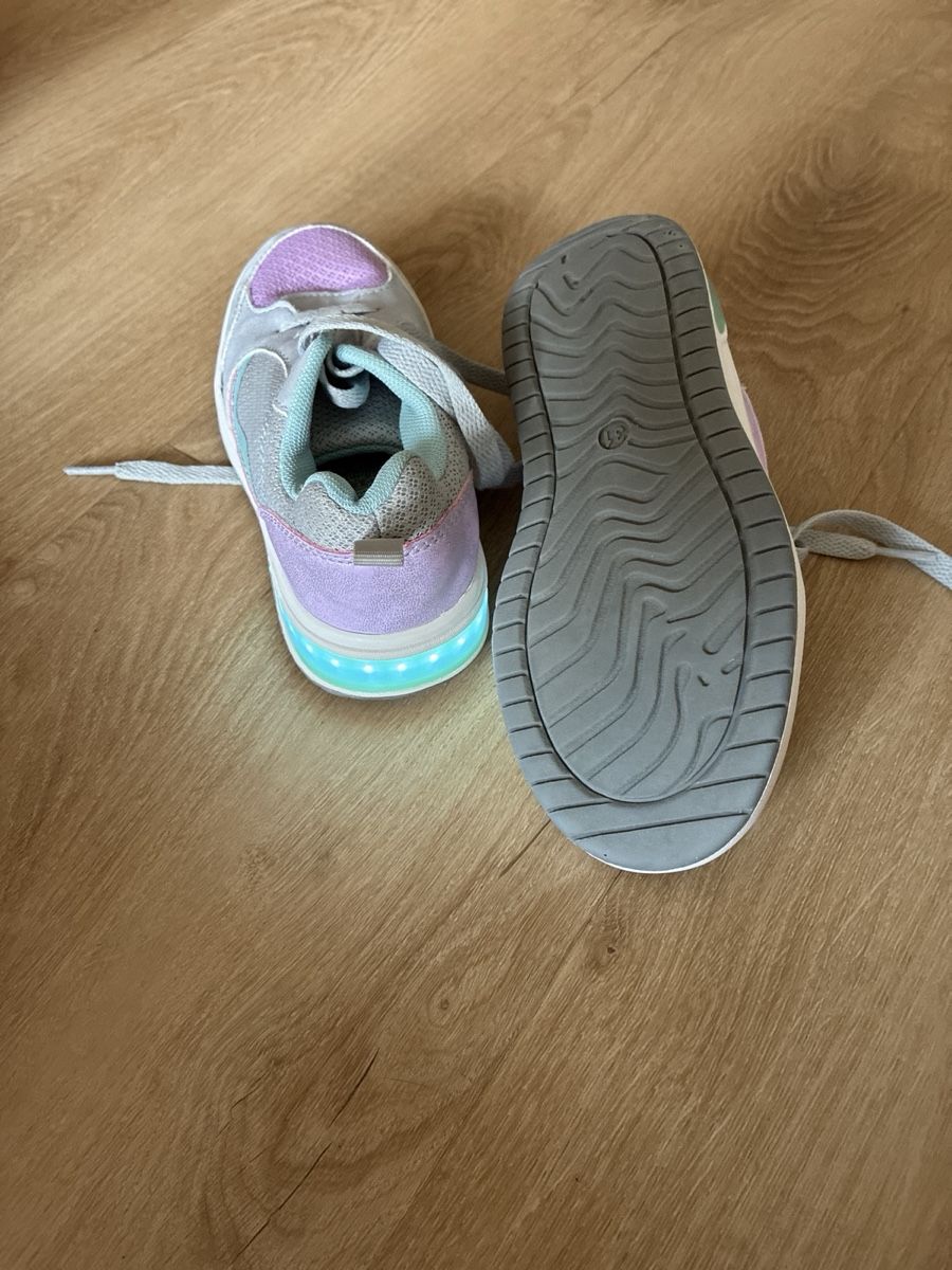 Chaussures filles: Schuh Halbschuh Sneaker Gr 31 blinken  – D'occasion à Stettfurt par San_w9gd 2