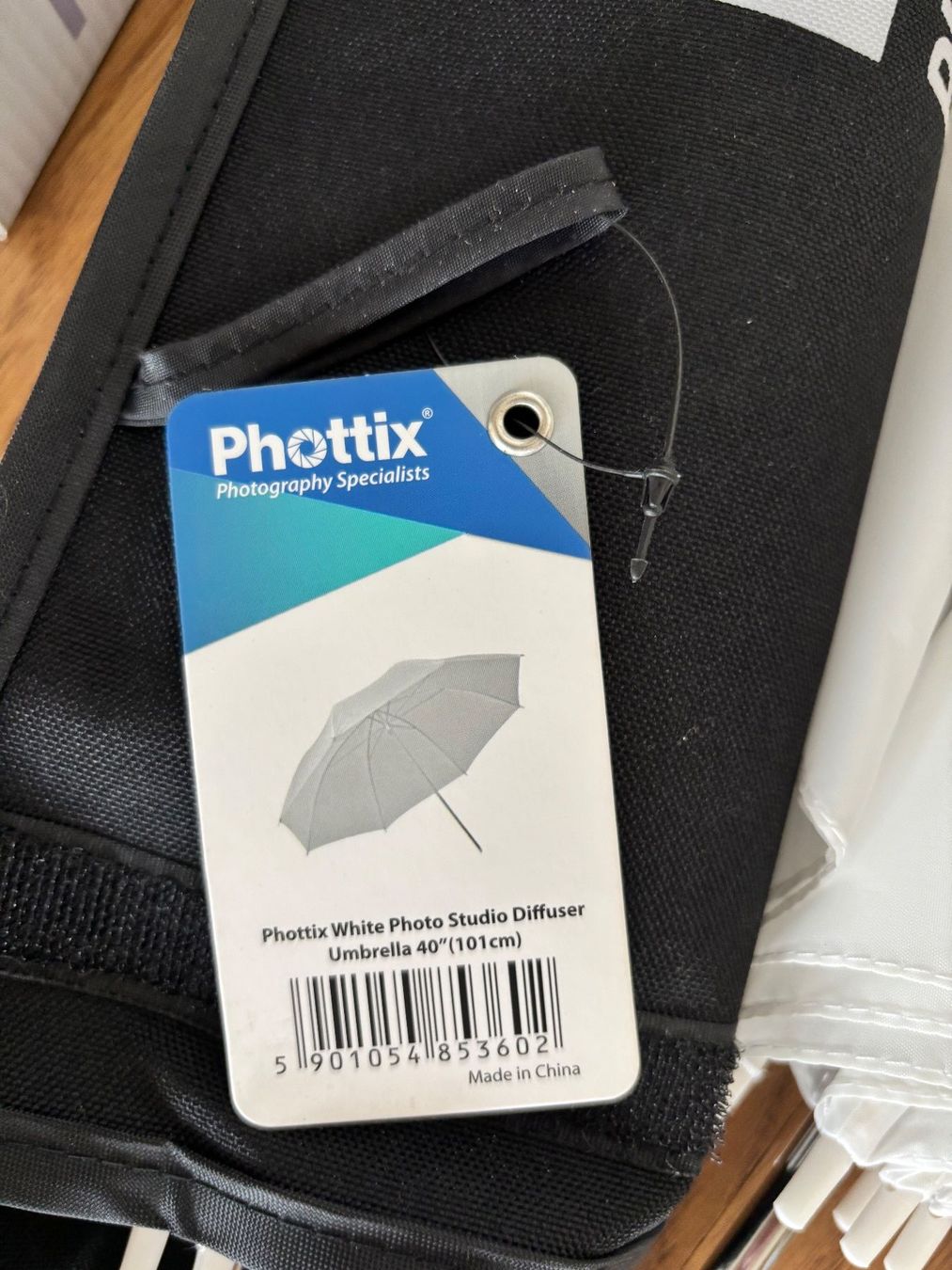 Treppiedi & Teste: Phottix P-190 / 2 Lampenstative, 2 Schirme – Usato da Nussbaumen AG venduto da sawebaag 2