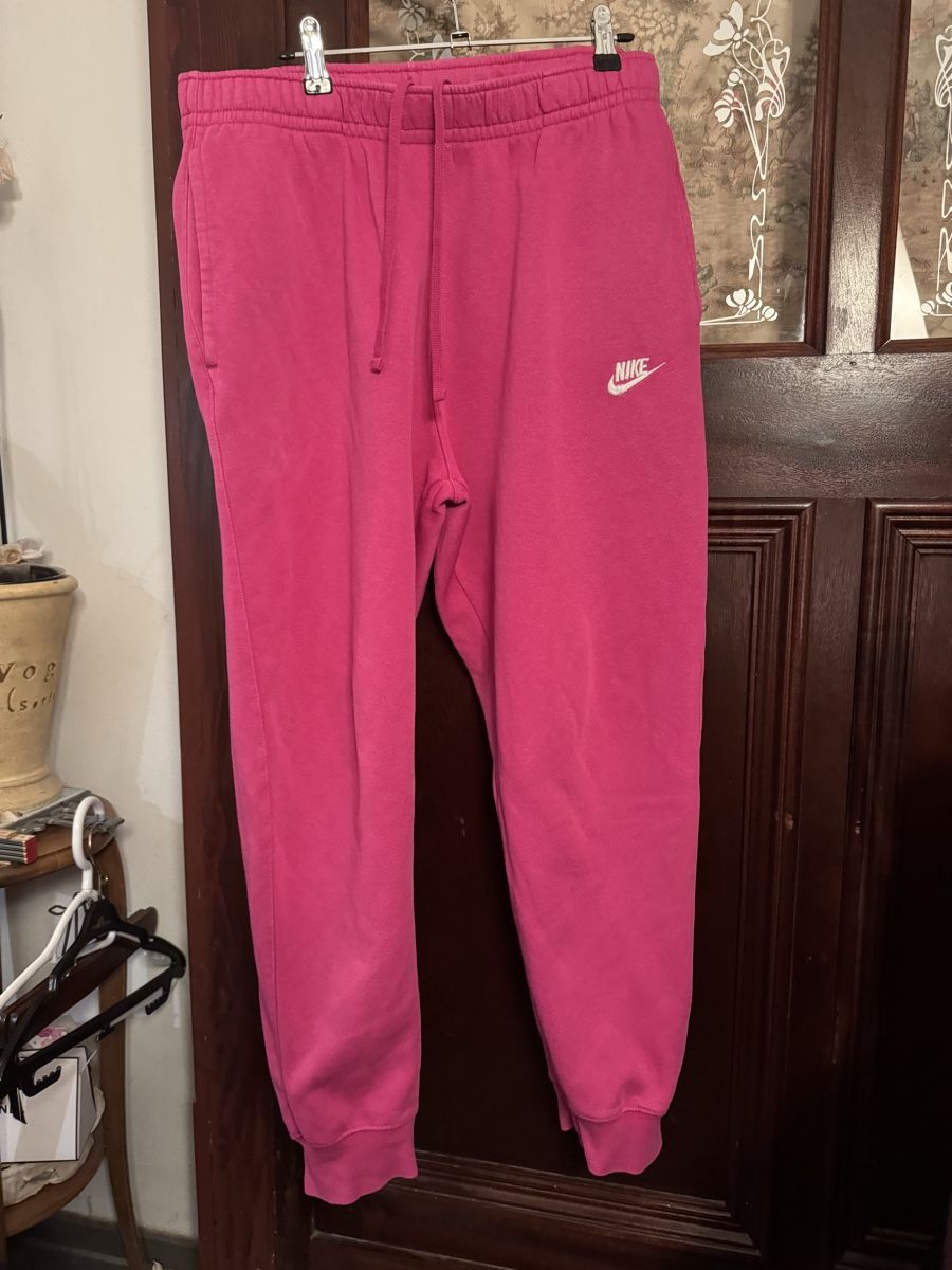 Nike Pantaloni: Nike Hose Trainerhose Sporthose  – Usato da Obfelden venduto da cesarina10 1