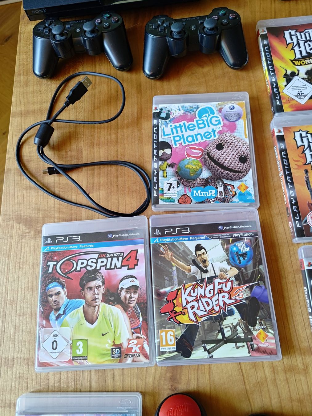 Sony Konsolen: Playstation 3 (PS3), 2 Controller, 7 Games, Buzz/Guitar Hero – Gebraucht aus Bern von andersini 3
