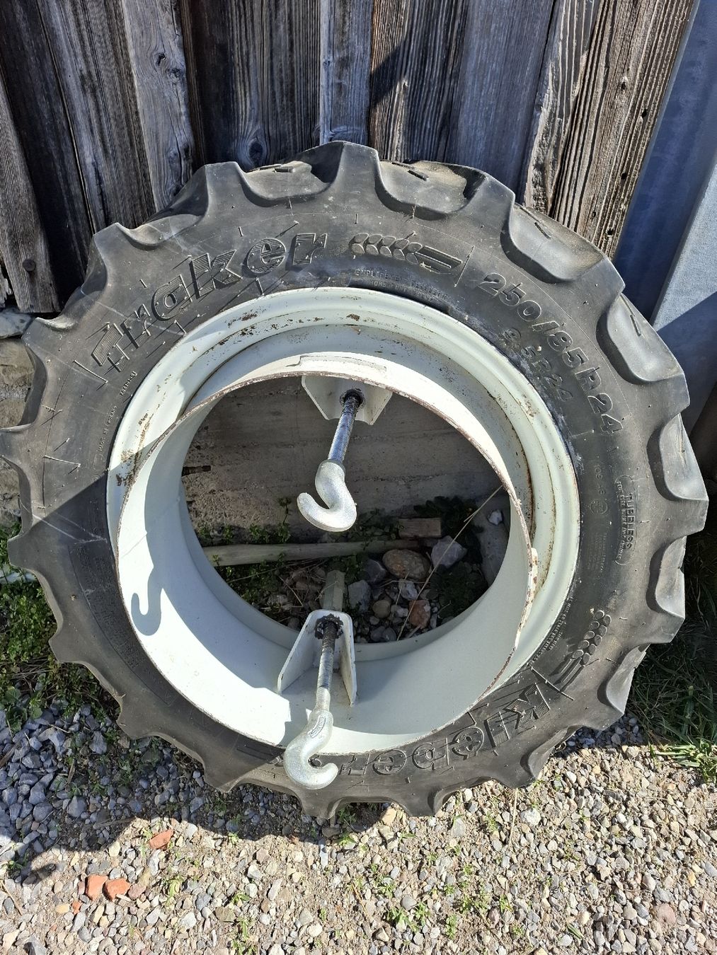 Pneus & Kompletträder: Doppel - Zwillings-Räder 250/85 R24 – Gebraucht aus Ebnat-Kappel von MILKSHAKE01 1