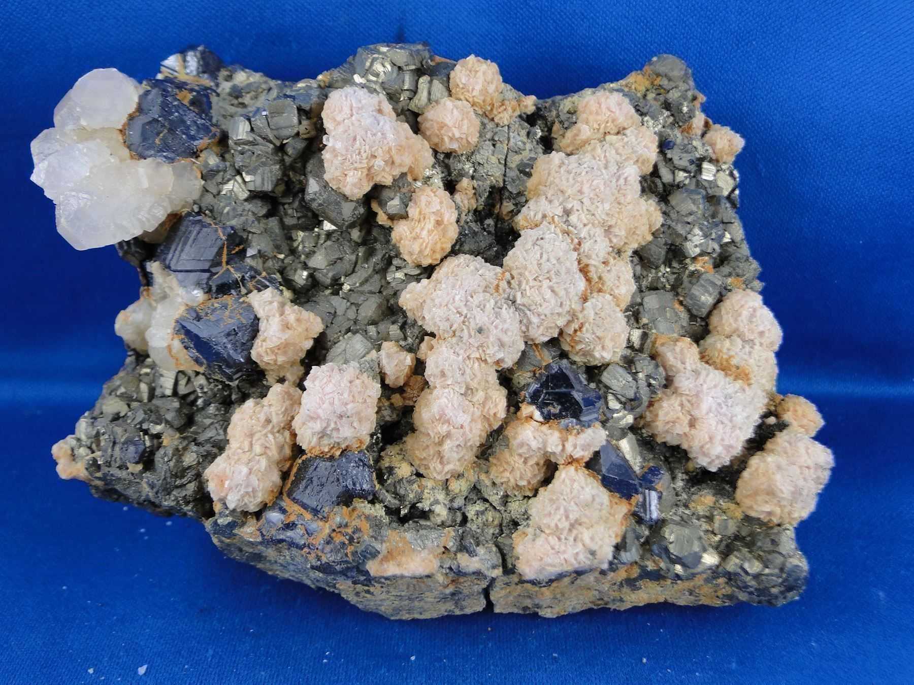Minerali & Pietre curative: Rhodochrosit mit Sphalerit und Pyrit – Usato da Schinznach Bad venduto da Demerald