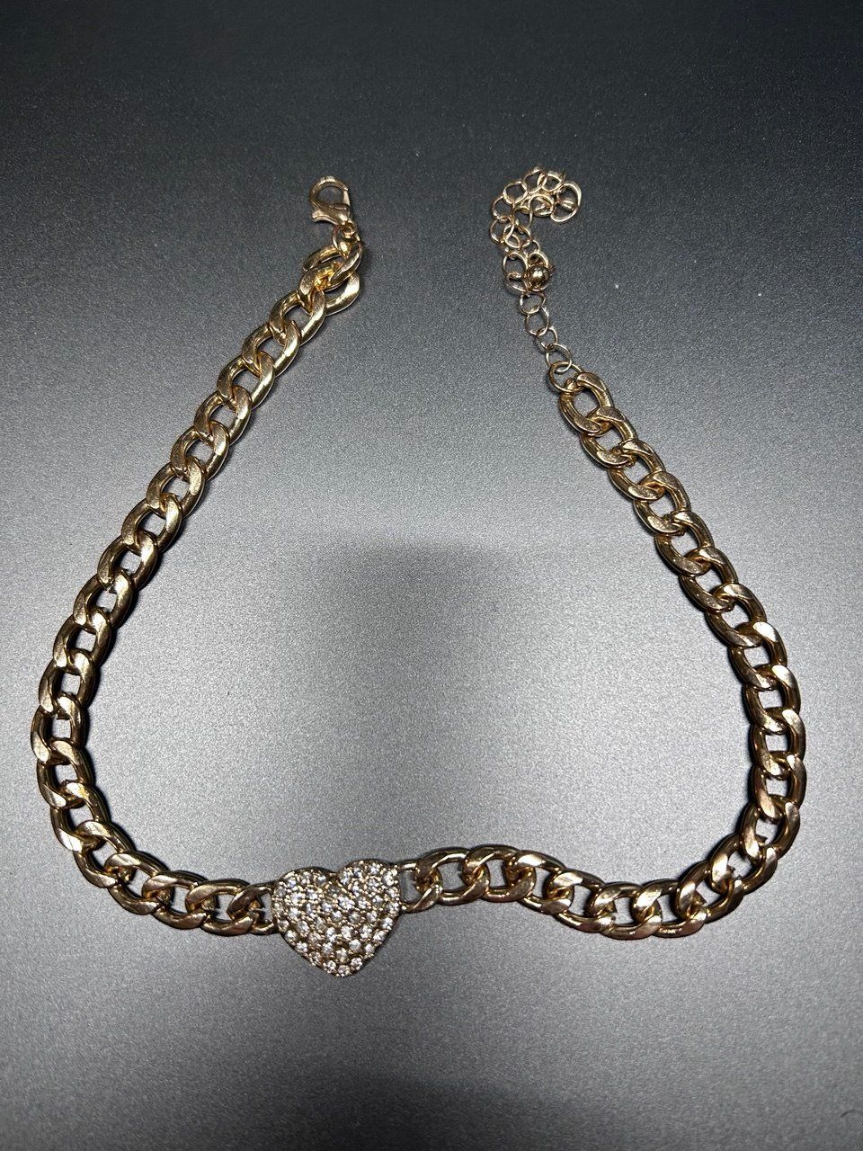 Catenine: Collana girocollo a forma di cuore – Usato da Giubiasco venduto da LorisVale