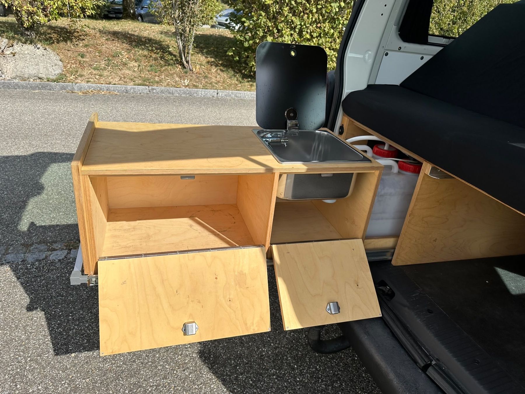 VW Veicoli da campeggio: VW T5 mit Profiausbau – Usato da Lostorf venduto da Puchmaxi1 4