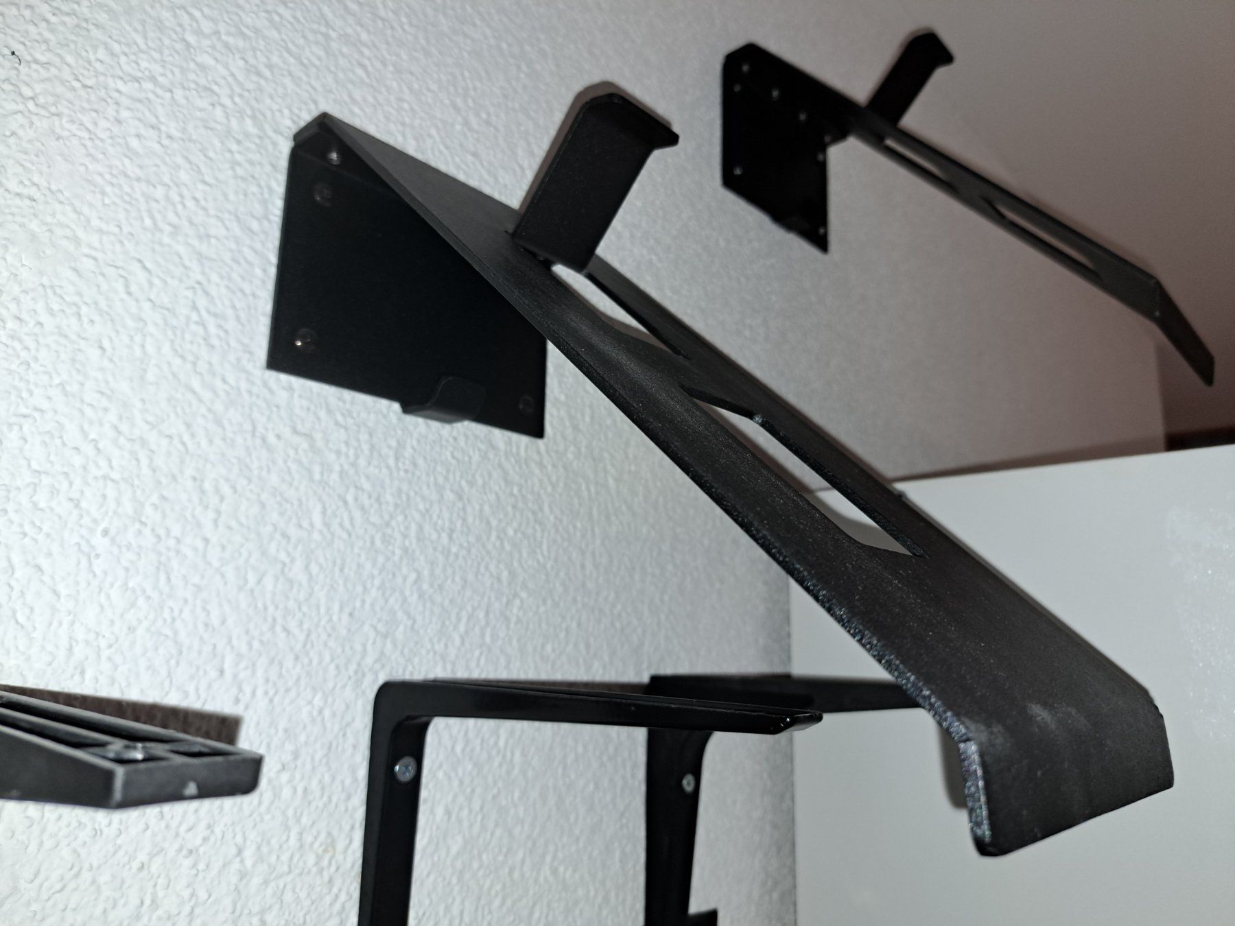 Garderobe: Helm Wandgarderobe mit Kleiderhacken – Gebraucht aus Freienbach von EASY_E 1