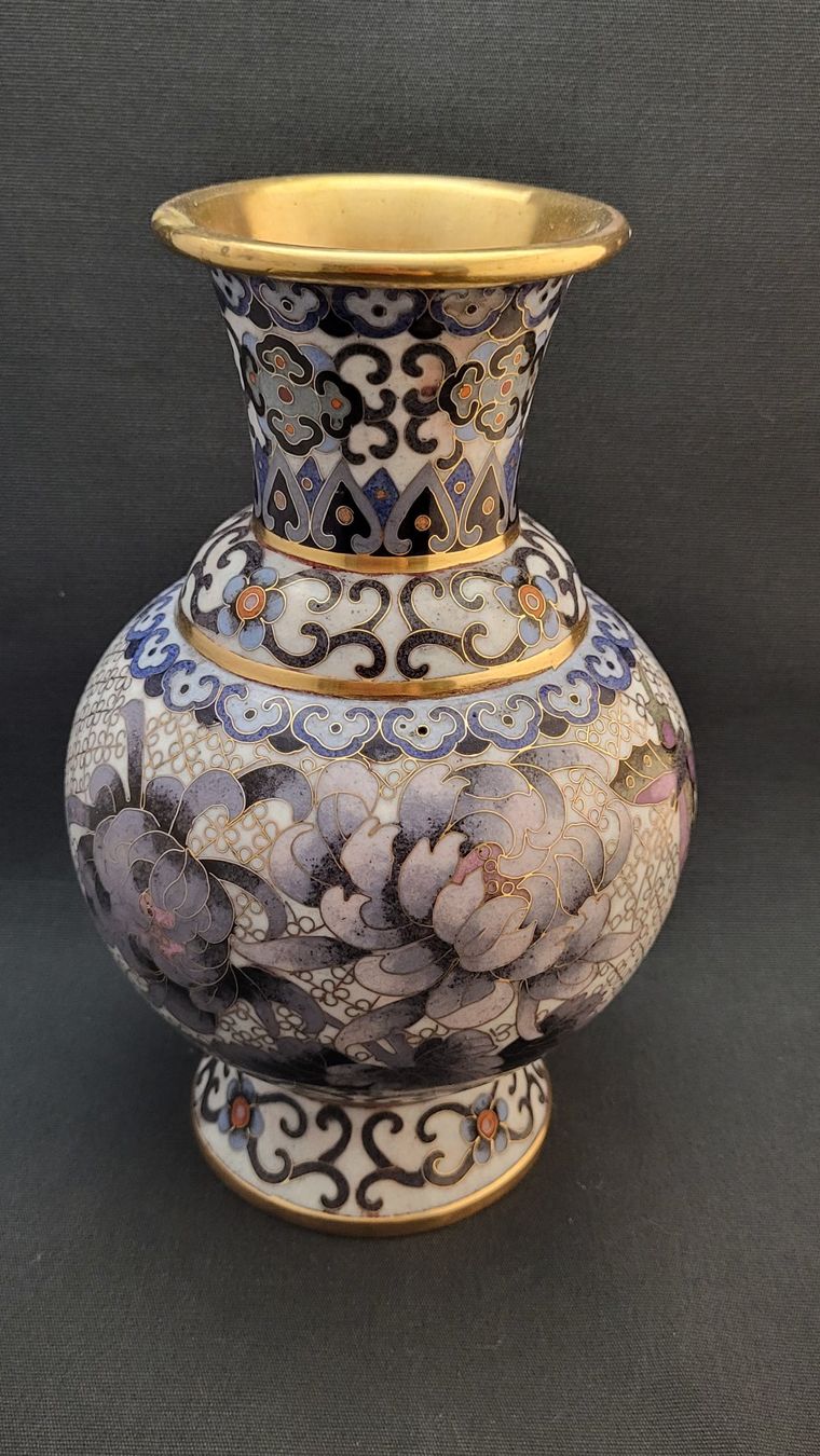 Vasi & Recipienti: Cloisonne-Vase mit Blumen und Schmetterling – Usato da Basel venduto da spinne02 2