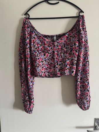 Blumenmuster Crop Top, Langarm, Gr. M – off shoulder