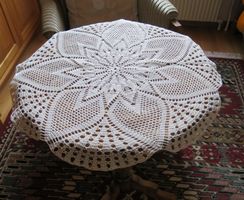 Rundes Häkeldeckchen / ecru / ca 58 cm