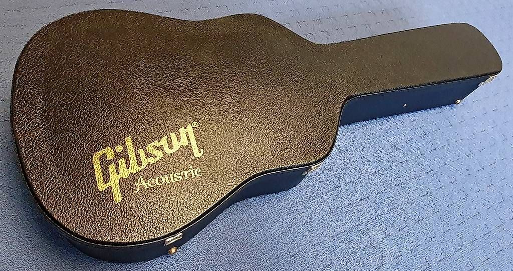 Gibson Strumenti musicali: Gibson Case Dreadnought Plüsch BLAU Gitarrenkoffer – Usato da Basel venduto da x-hobby 1