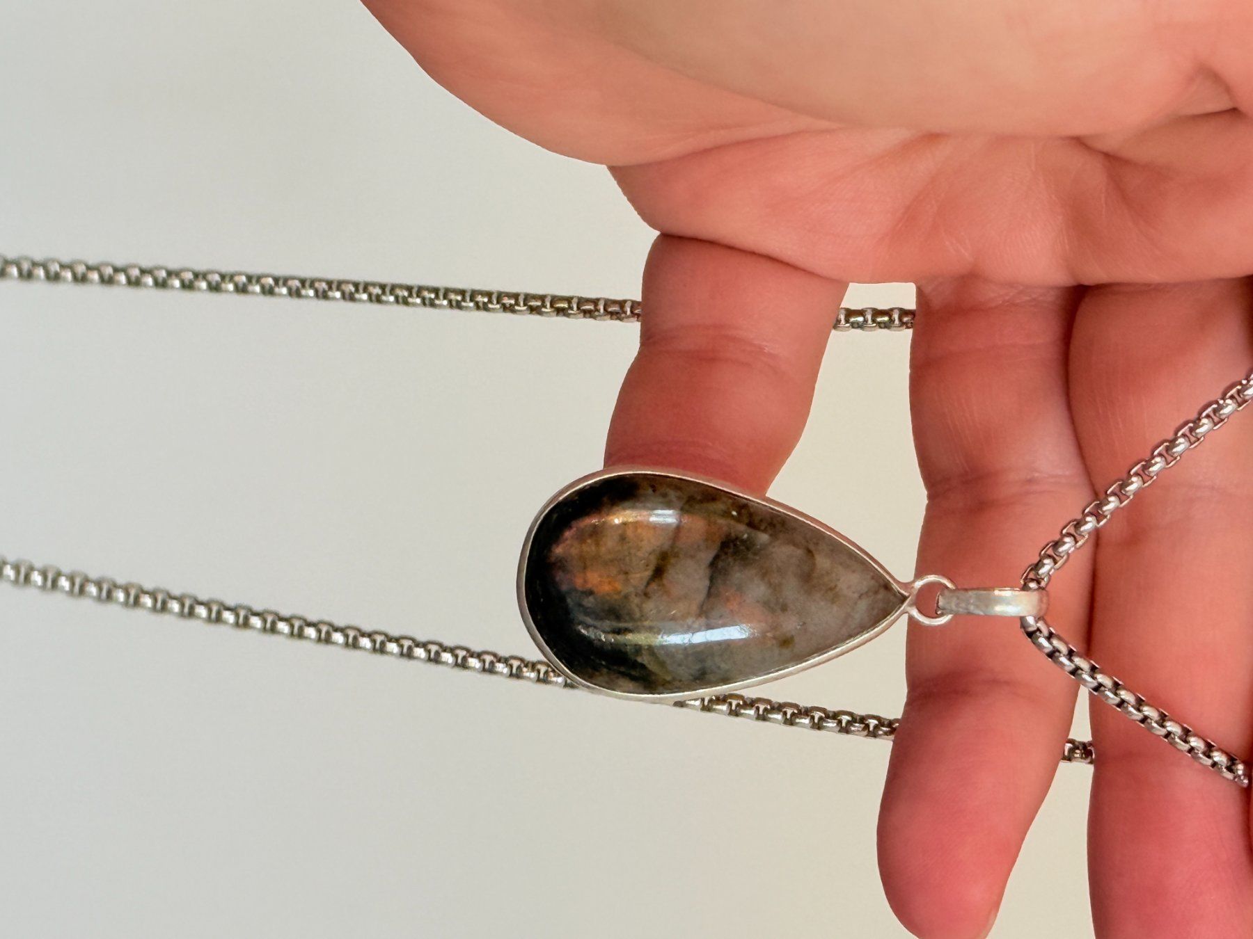 Ketten: Collier avec labradorite - Élégant & Naturel! – Neu und originalverpackt aus Genève von AWWA 1