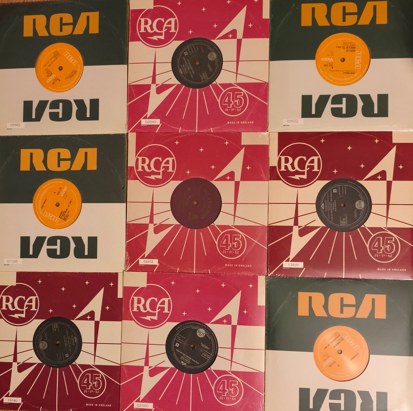 Dischi in vinile: ELVIS THE KING - BOX mit 18 x Singles 10inch Format!!  2007 – Nuovo (secondo la descrizione) da Erlinsbach SO venduto da 400_n956 7