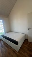 FREI - GRATUIT / Lit avec matelas - Bett mit Matratze