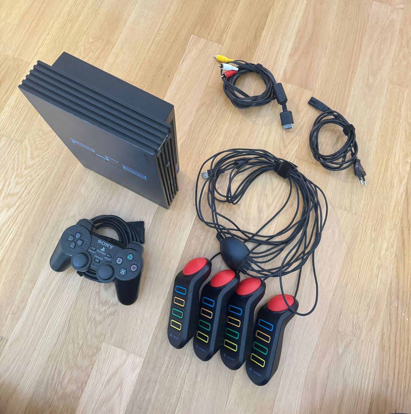 Sony Konsolen: Playstation 2 (PS2) mit Buzz! Buzzer-Controller – Gebraucht aus Herisau von Seyashop_2 6
