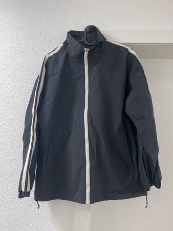 Schwarze Übergangsjacke mit Streifen, Grösse L, Top!