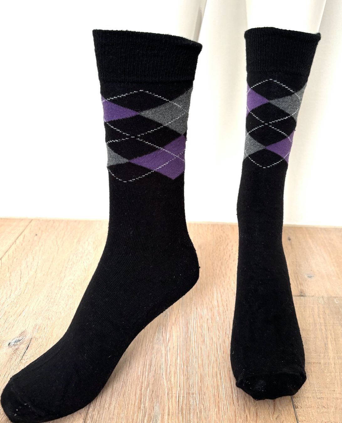 Socken: Socken - violett/schwarz - EU 37 – Gebraucht aus Bottmingen von Merkur_Basel