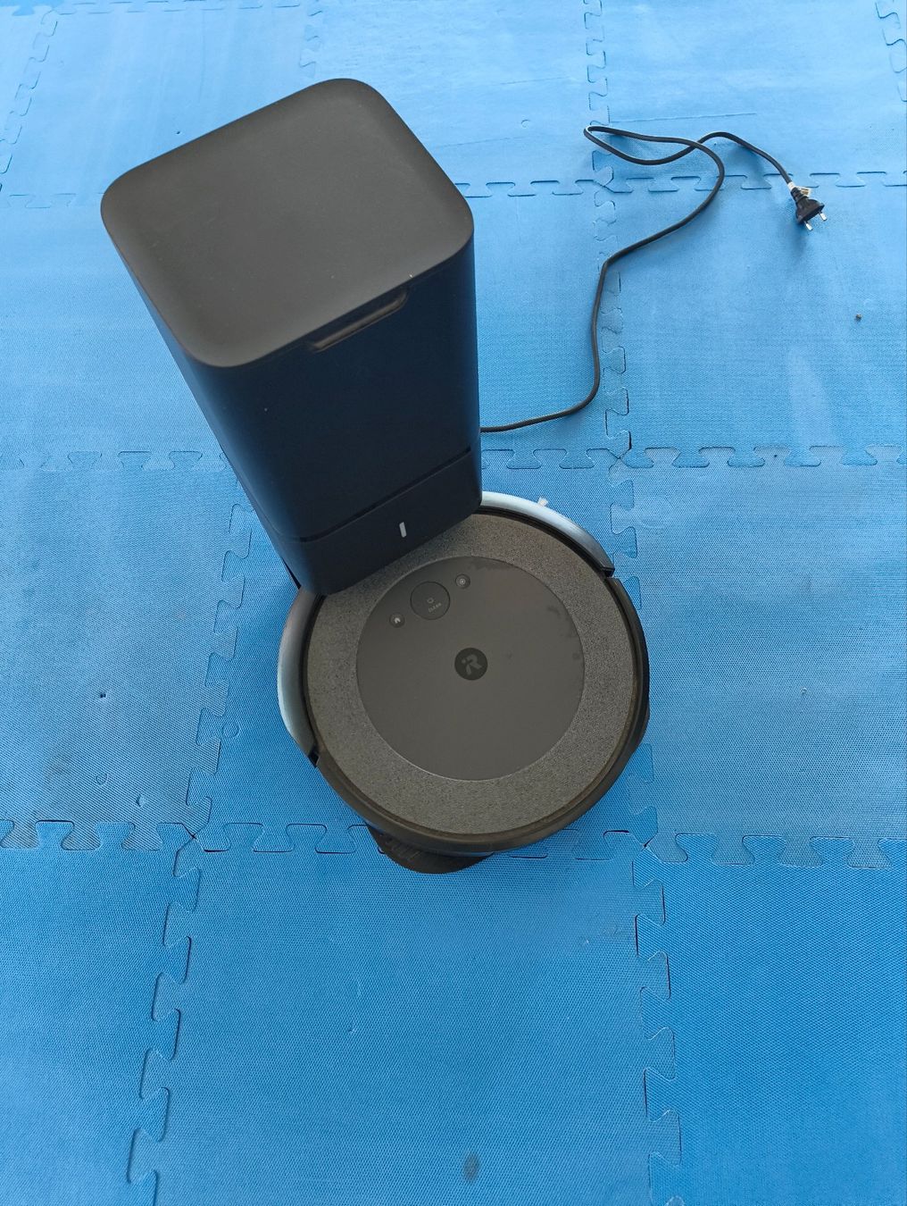 Irobot Aspirapolveri & Accessori: IROBOT Roomba i3+ – Usato da Fribourg venduto da tmile77