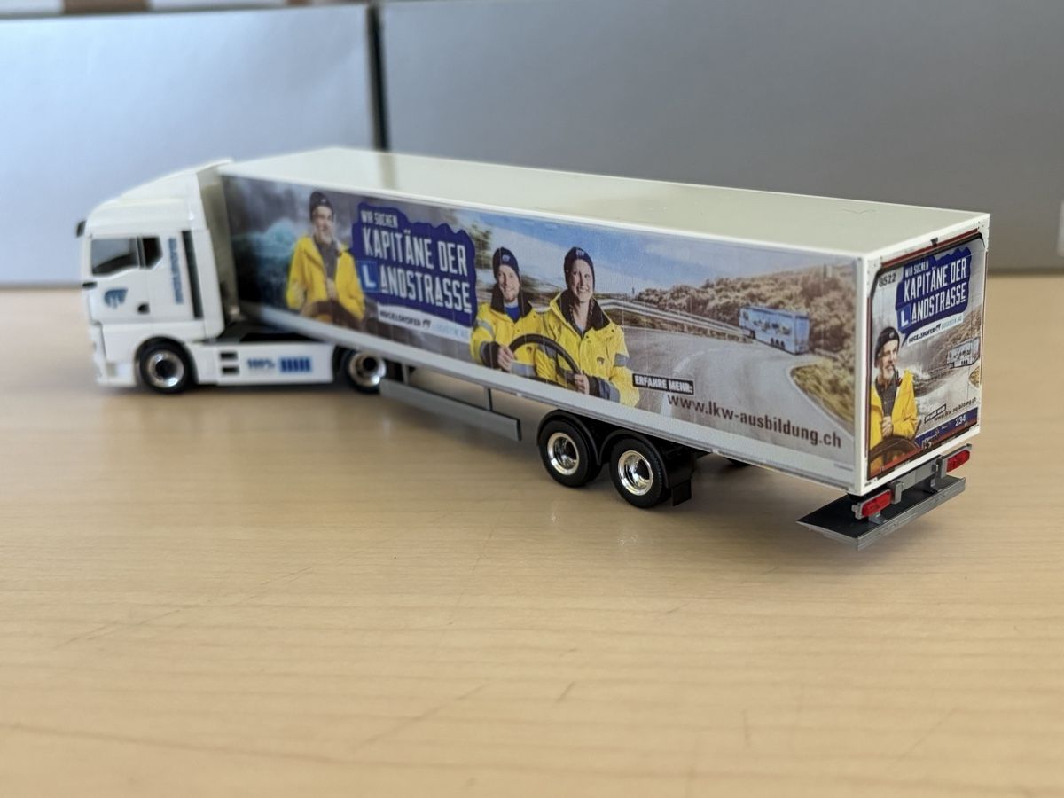 Herpa Modellautos: MAN eTGX Hugelshofer Fahrschule  – Neu und originalverpackt aus Felben-Wellhausen von Mobil01 1