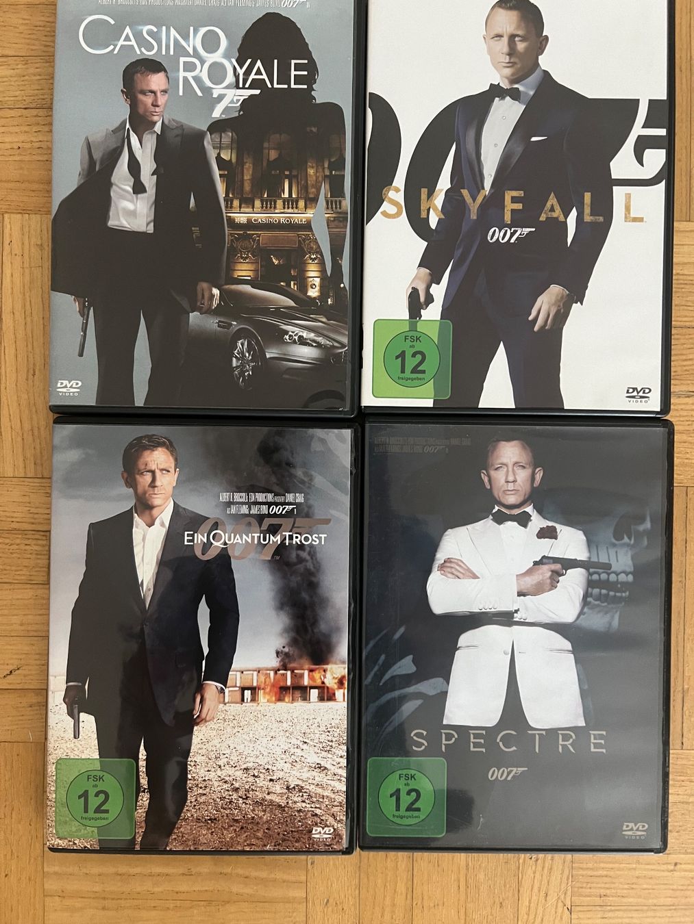 Tous les DVDs: 4 JAMES BOND DVD's Filme – Neuf (Voir description) à Binningen par pymer