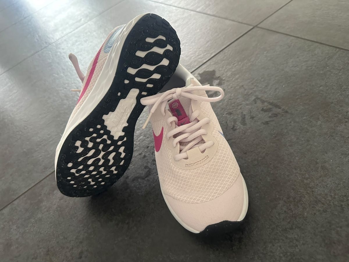 Nike Scarpe per ragazze: Nike Laufschuhe rosa Grösse 36 neu – Nuovo (secondo la descrizione) da Winterthur venduto da ChicMarkt 2
