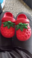 Kinder Clogs Erdbeere rot Grösse 22/23 wie neu
