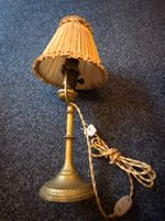Vintage-Lampe mit dekorativem Lampenschirm