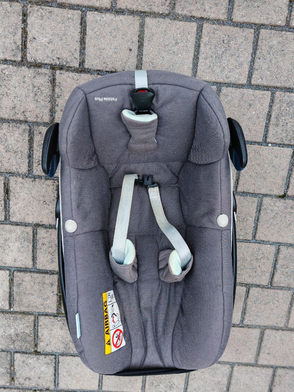 Maxi-Cosi Sièges auto: Maxi Cosi Pebble Babyschale mit Sonnenverdeck – D'occasion à Azmoos par r_2fel 2