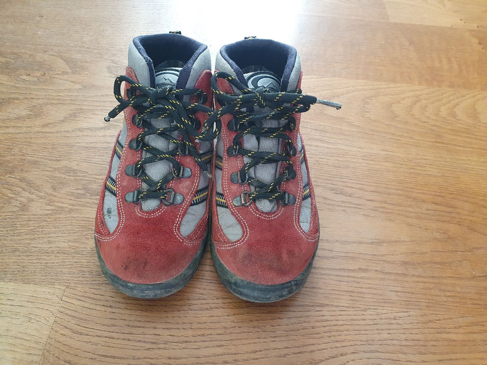 Scarpe da uomo: Wanderschuhe Gr. 35 – Usato da Villars-sur-Glâne venduto da richardette