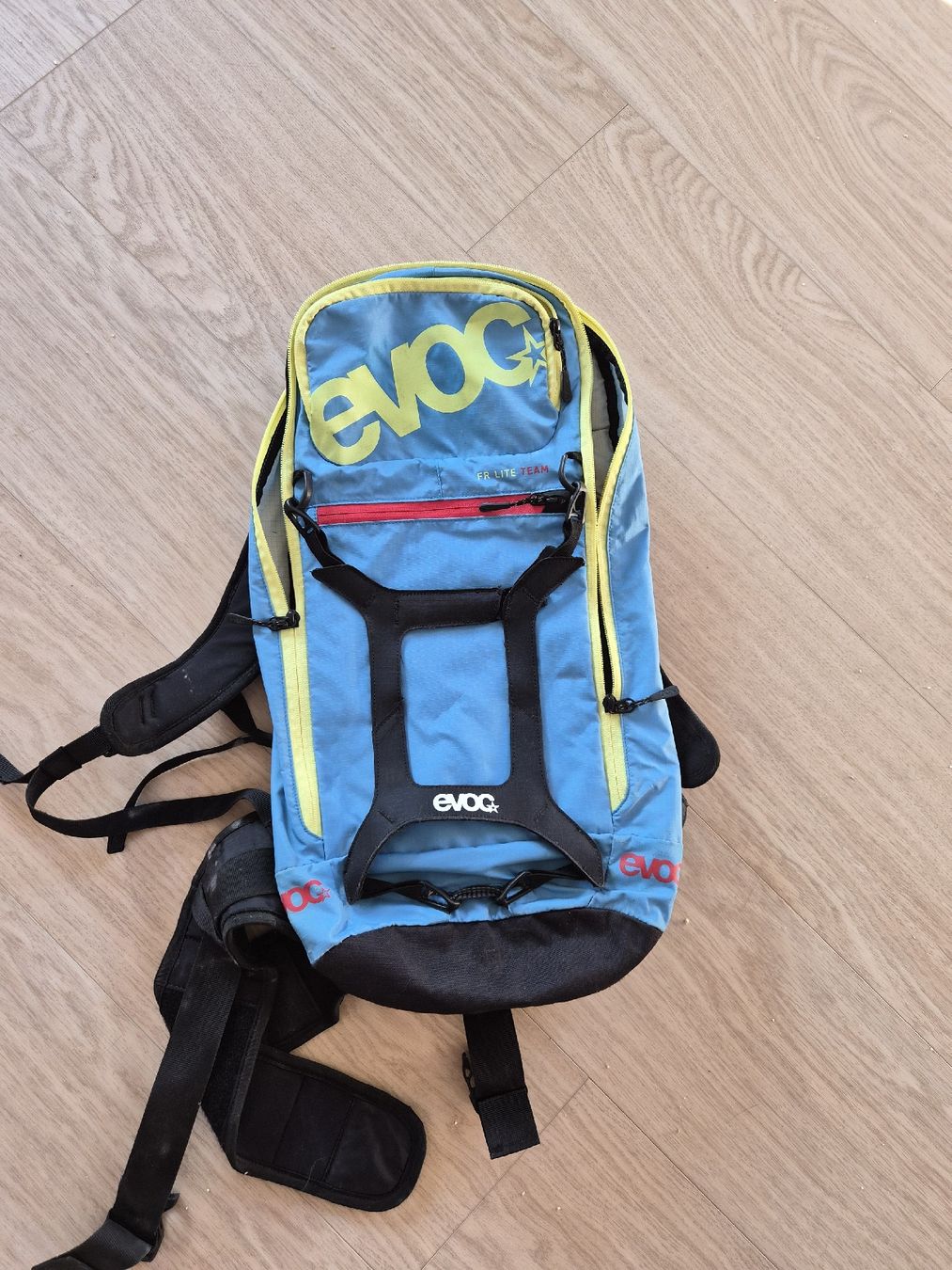 Evoc Rucksäcke: Sac dos EVOC Liteshield PROTECTOR FR occasion – Gebraucht aus La Joux FR von car_ck96