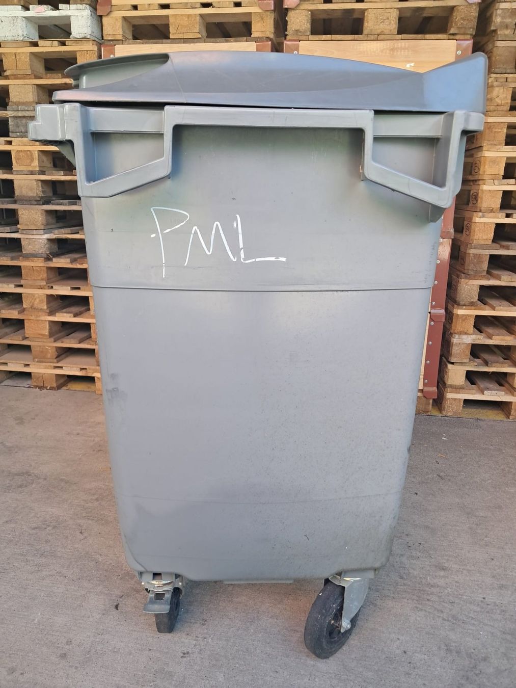 Altro per Ufficio & Commercio: Abfallcontainer 770L, Müllcontainer auf Rollen, Container – Usato da Zürich venduto da Lia107 5
