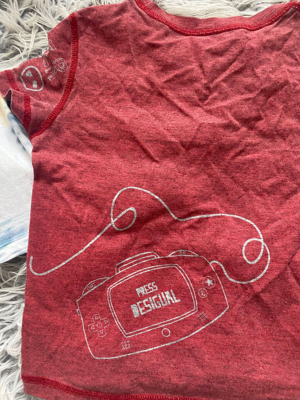 Lotti & Set di vestiti: 3 T-Shirts, Gr.104 – Usato da Vezia venduto da luce2011 4
