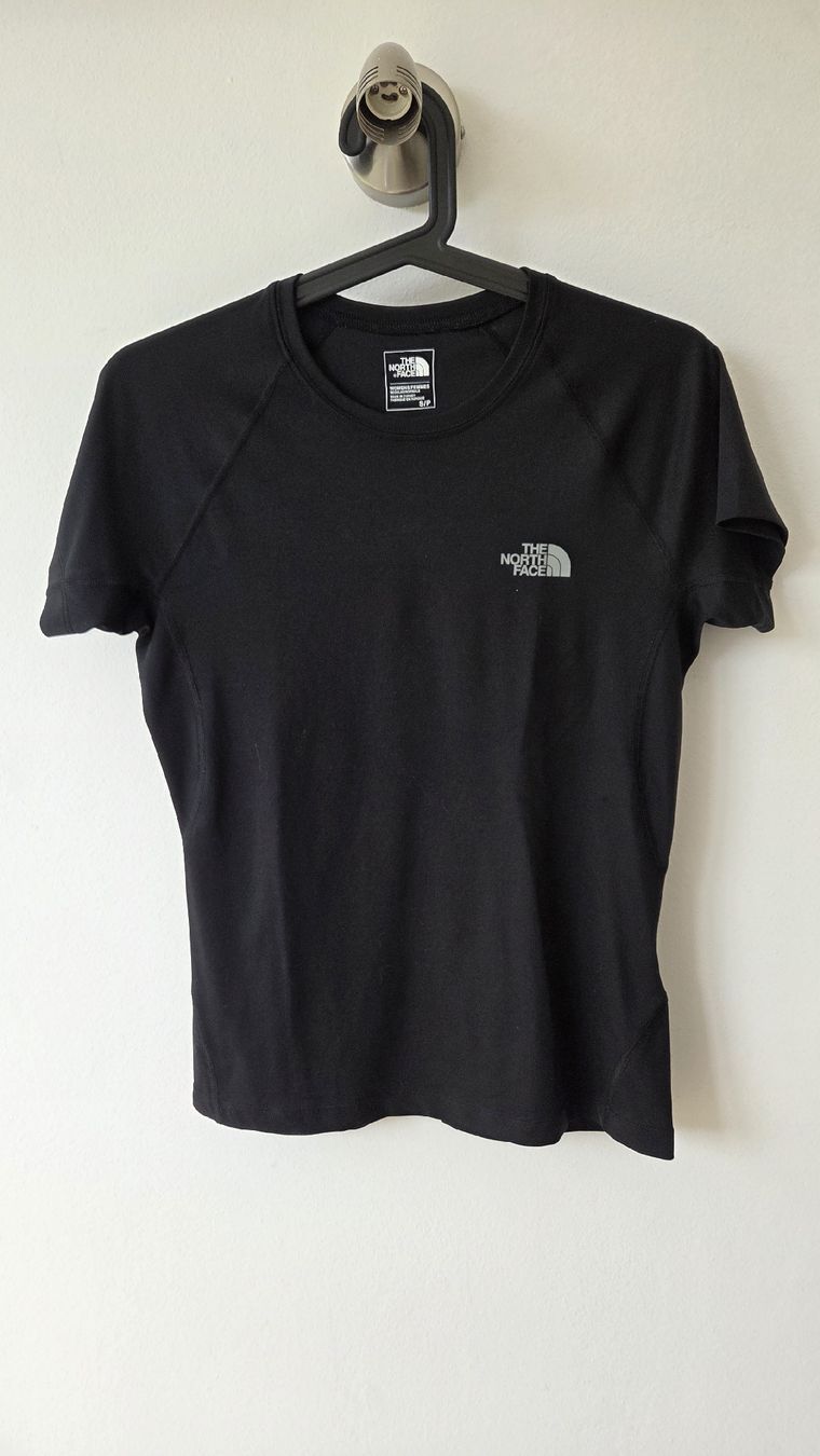 North Face T-shirt: t-shirt the north face – Usato da Baar (Nendaz) venduto da CleoD