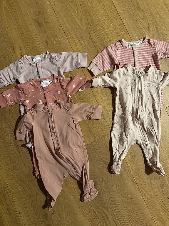 Lotti & Set di vestiti: Bébé filles – Usato da Vouvry venduto da Emilie19 2