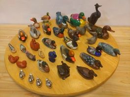 Collection de nombreuses figurines canards divers matériaux