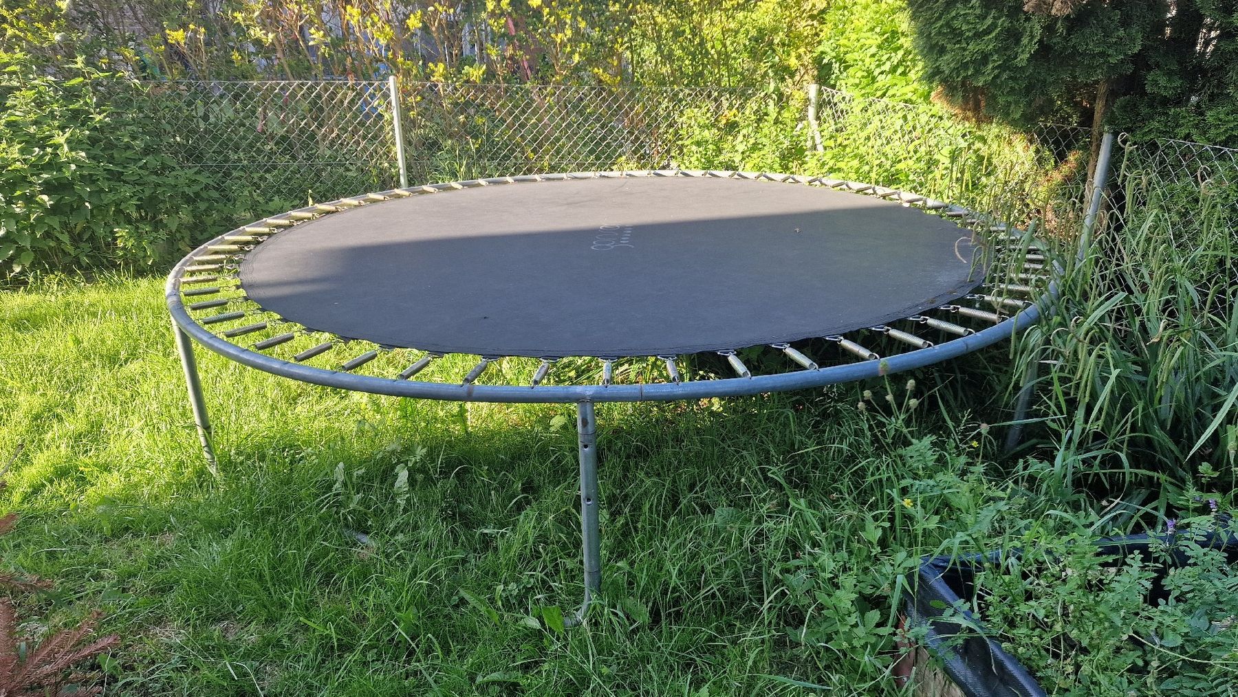 Gonser Trampoline: Trampolin ca 300 cm Durchmesser – Gebraucht aus Schlatt TG von Luna-Sun