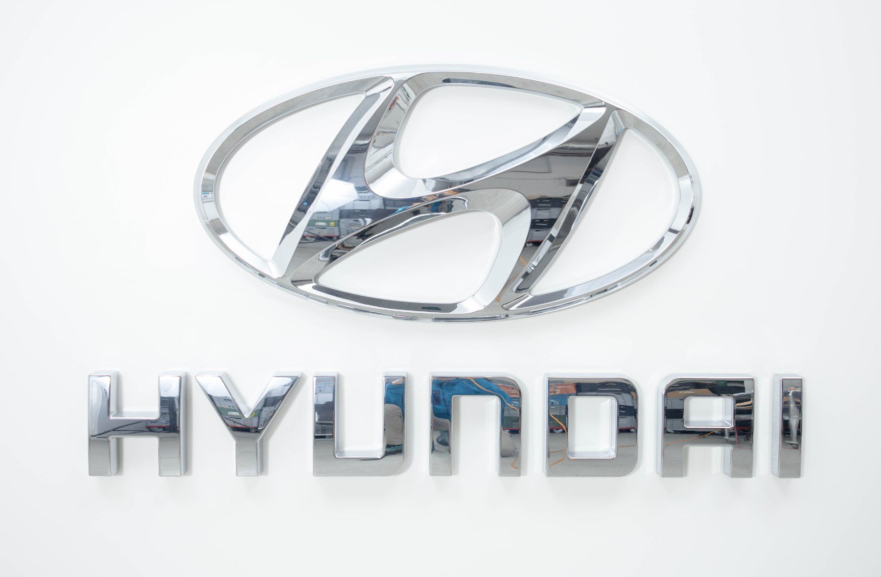 Insegne: Werbeschild Hyundai – Usato da Zürich venduto da ZuercherBrockenhaus 2