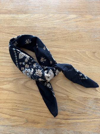 Les Olivades Scarf black with floral pattern