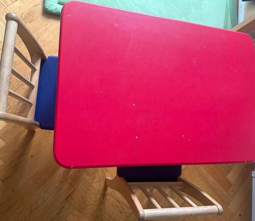 Set de table et chaises: Kindertisch und 2 Stühle von Geuther – D'occasion à Zürich par Flo7up 1