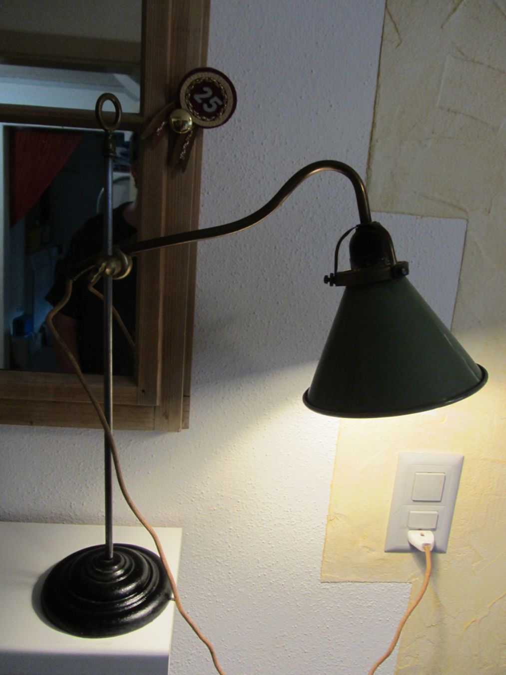 Lampade: Uhrmacherlampe Antik Emaille Blechschirm – Usato da Hölstein venduto da nialawatch 1