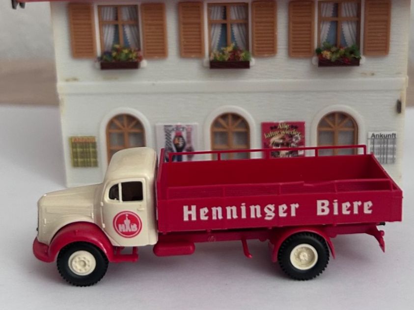 Brekina Modellini d'auto: Brekina LKW Henninger Bier – Usato da Goldach venduto da Manyro55