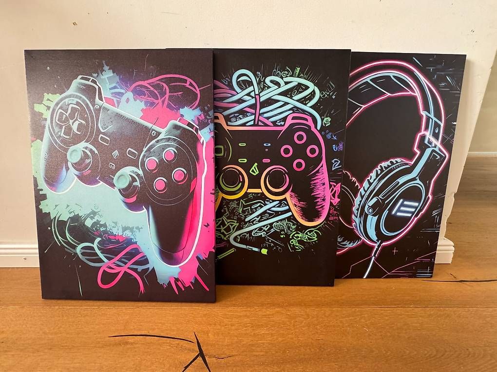 Foto & Immagini: 3er Set Gaming Leinwandbilder, Neon-Stil, Controller,Headset – Usato da Hünenberg See venduto da bobby0102