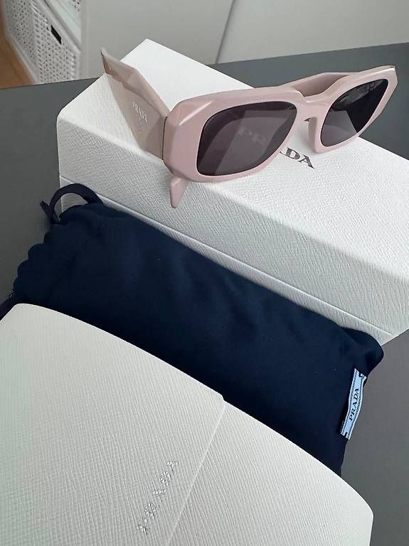 Brillen & Gläser: Prada Sonnenbrille – Gebraucht aus Aesch BL von Conlaeffe 1