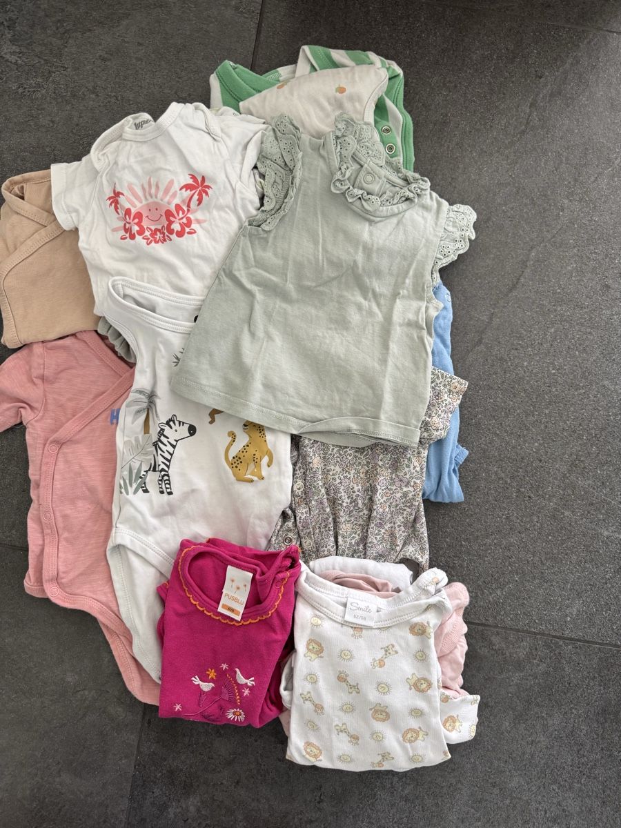 Lotti & Set di vestiti: Sommerkleider Baby 62/68 – Usato da Wattenwil venduto da Poschi_71 2