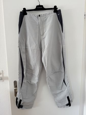 Nike technic Hose grau mit schwarzen Details Grösse M