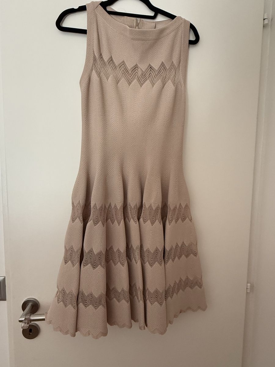 Alaia Vestiti: Robe Alaïa beige taille M( 42IT) – Usato da La Croix-de-Rozon venduto da ben_9qlz