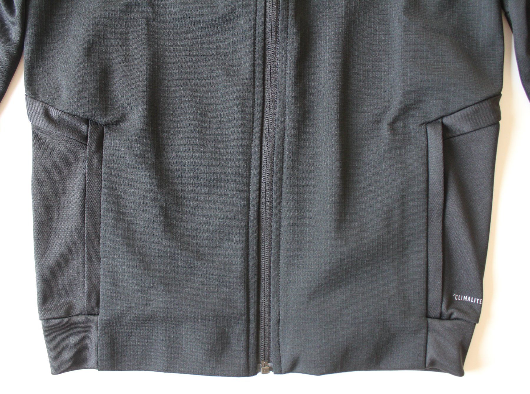 Adidas Giacche & Cappotti: Veste Adidas noire taille env. 158 – Usato da Peseux venduto da Gilloss 2