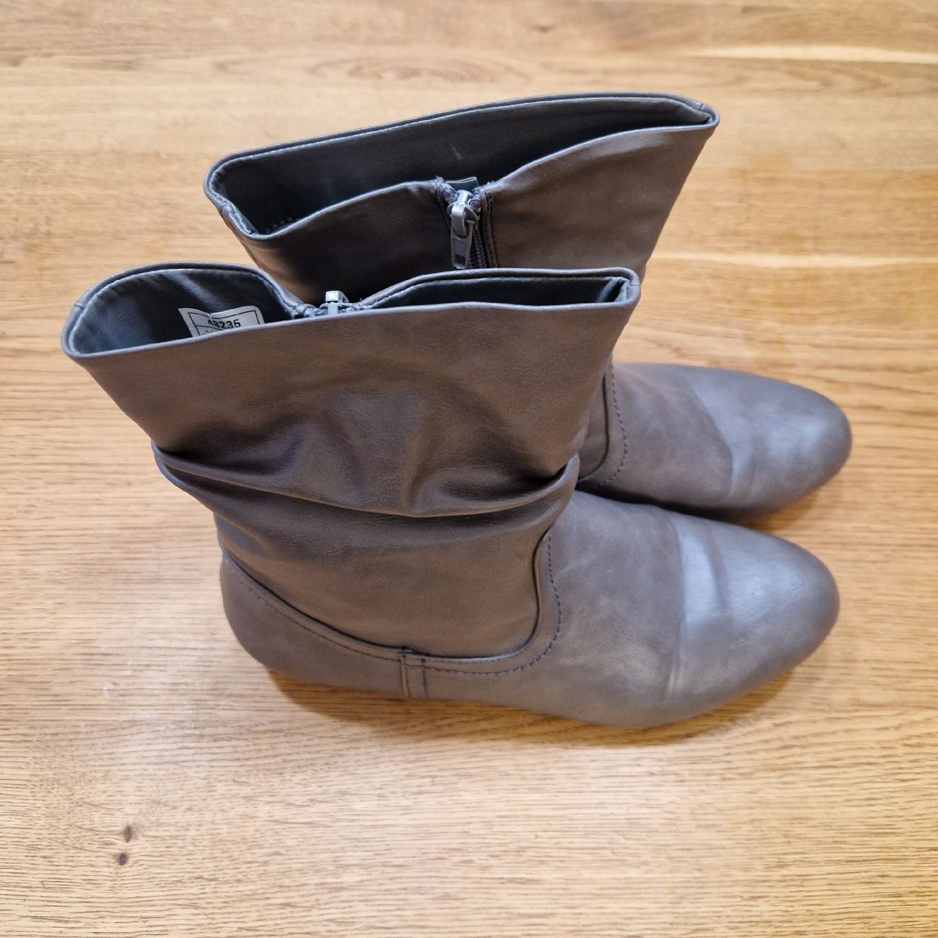 Scarpe da donna: Stiefeletten Grösse 40 – Usato da Siebnen venduto da Nice_meis 1