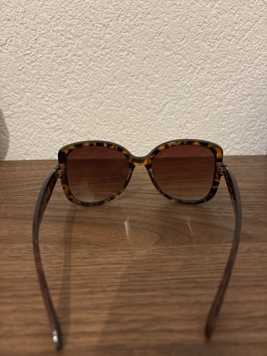 Occhiali & Lenti: Lunettes de soleil motif écaille – Usato da Prilly venduto da hei_5q56 2