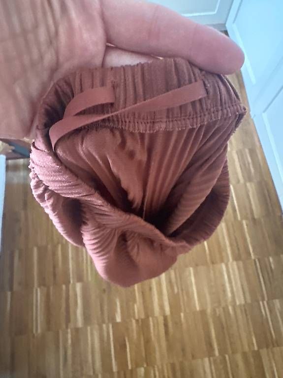 Pantaloni: Uniqlo Hose – Usato da Zürich venduto da _nushy 1