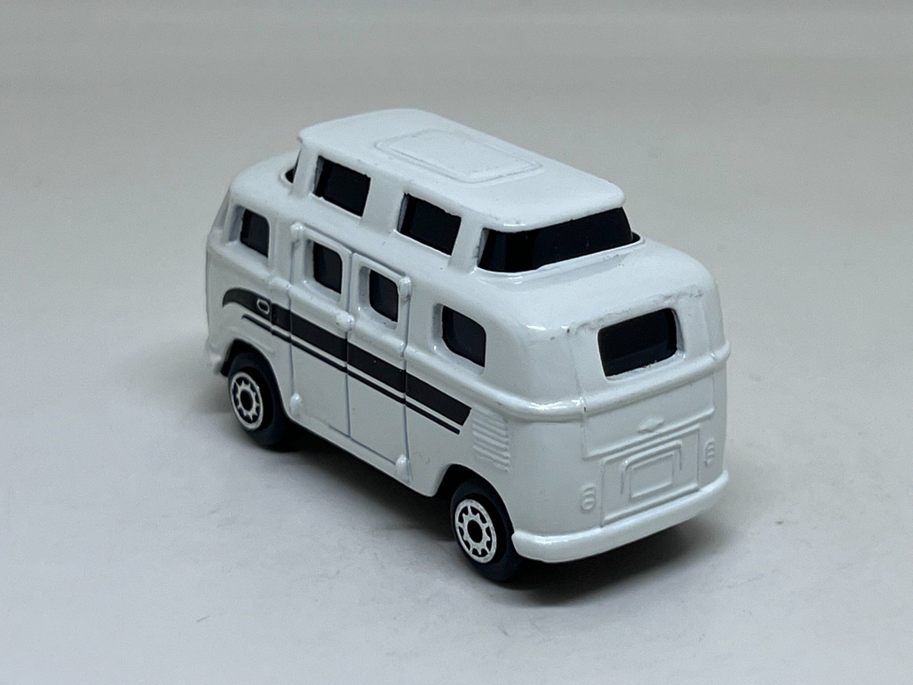 Maisto Modellini d'auto: Maisto VW Camper #109 – Usato da Wildegg venduto da LaaBoutique 2