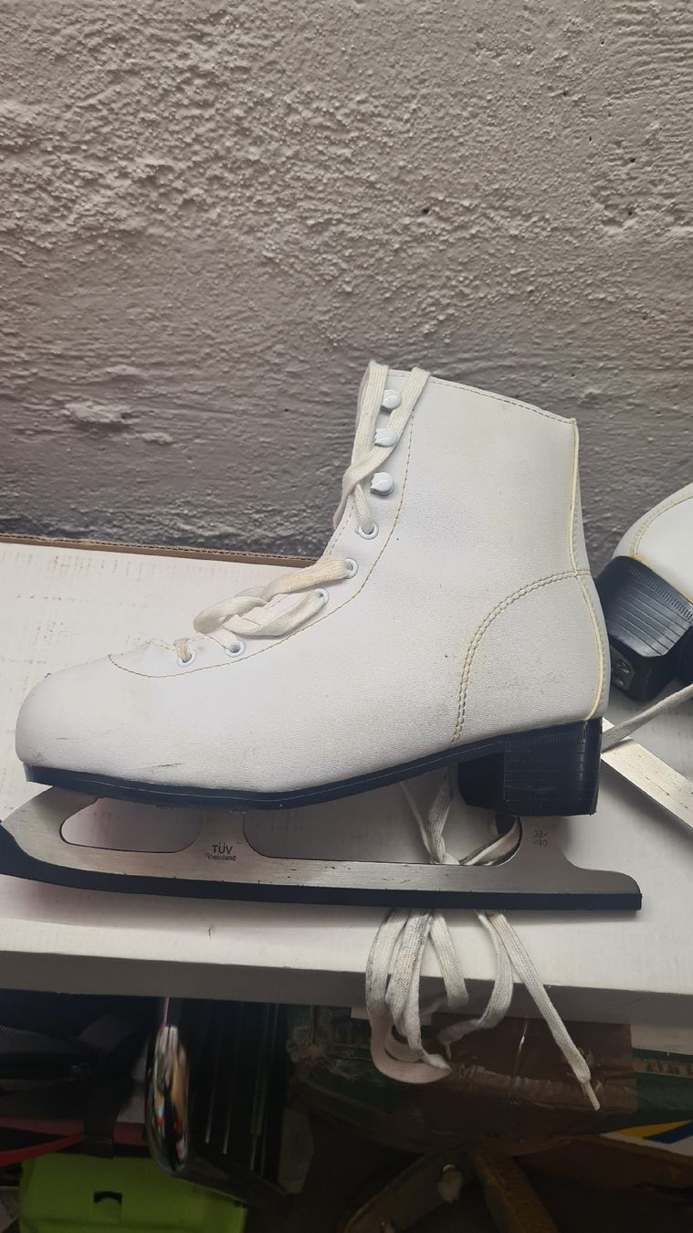 Pattini da ghiaccio: Schlittschuhe Damen gr.39 – Usato da Wetzikon ZH venduto da Bmwcabriolet 2